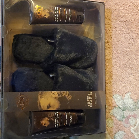 NWT,NIB,THE GENT BRITISH GROOMING KIT FOR MEN. BLACK SLIPPERS TOO! - Picture 8 of 15